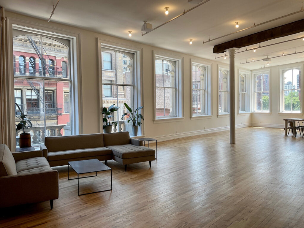 661ed31710370_Studio_300005