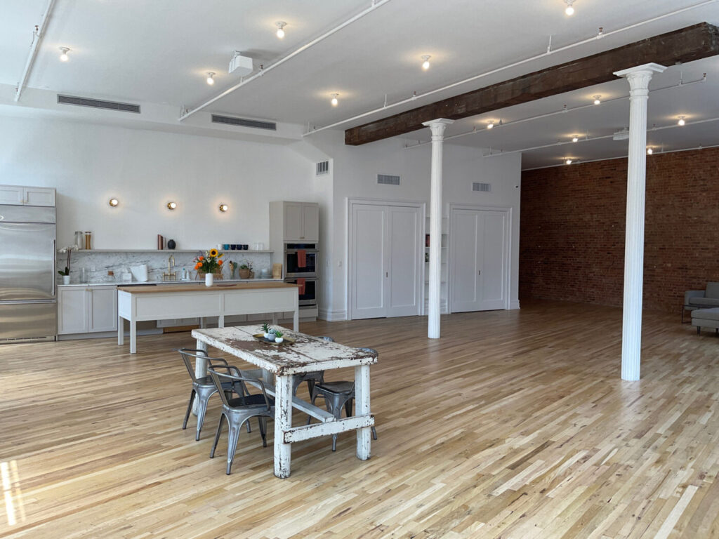 66292e09a5dad_Studio_300018